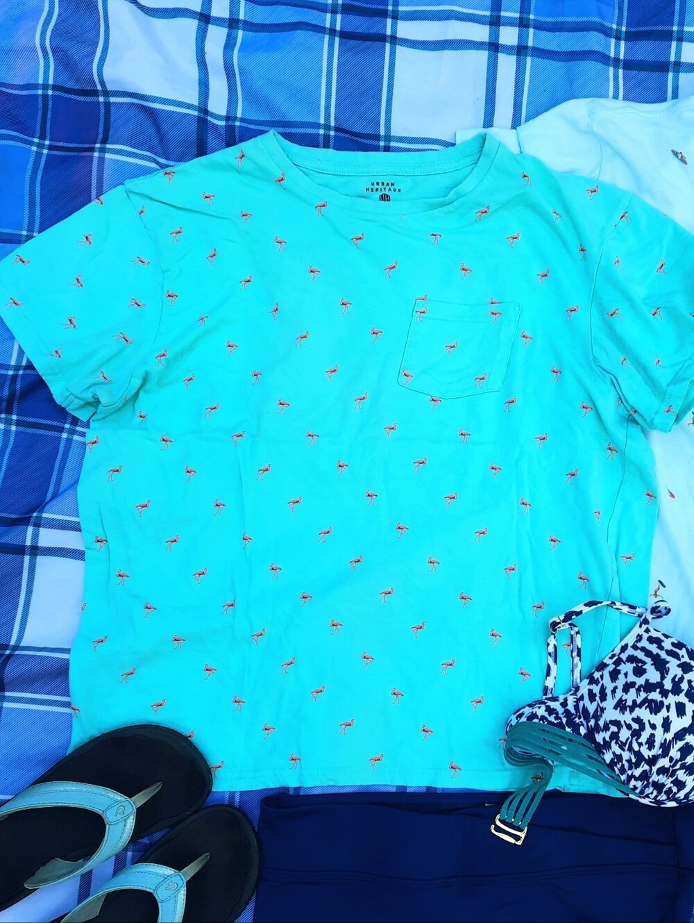 URBAN HERITAGE Pink Flamingos on Aqua-Teal T-Shirt, Boxy Oversize Style